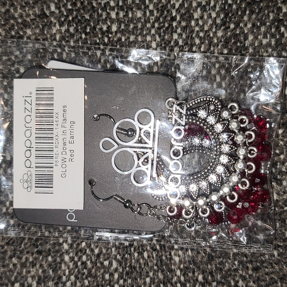 GLOW Down in Flames Red Earrings 🔥 ❤️ ❣️ NWT - Picture 3 of 3